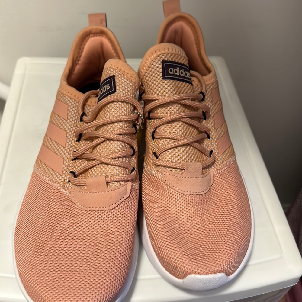 BRABD NEW ADIDAS SLIP ON SNEAKER
